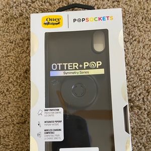 Otterbox Symmetry case with Pop Socket